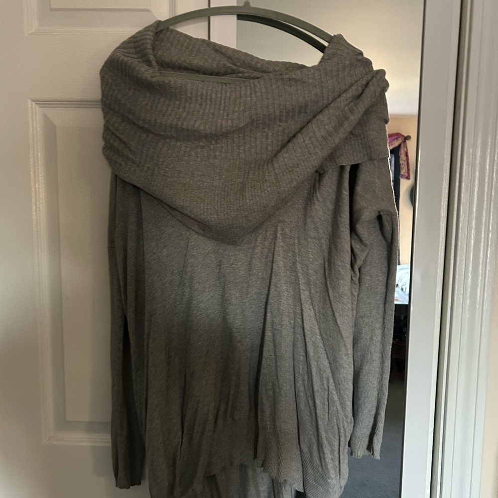 Victorias Secret gray interchangeable cowl neck tunic sweater with pockets sz M